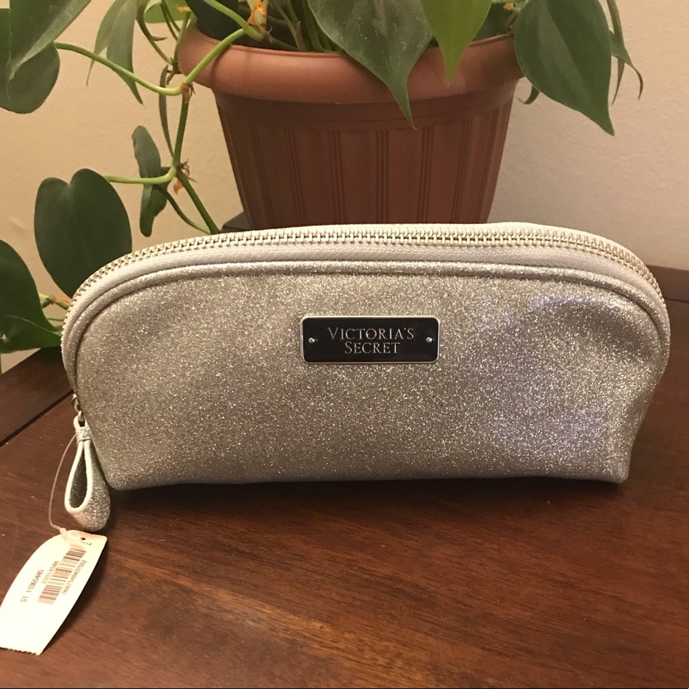 ✨LAST CALL!!✨Victoria Secret Cosmetic Bag